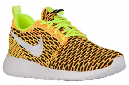Nike Roshe One Flyknit Femmes chaussures de sport vert clair/blanc TDK817